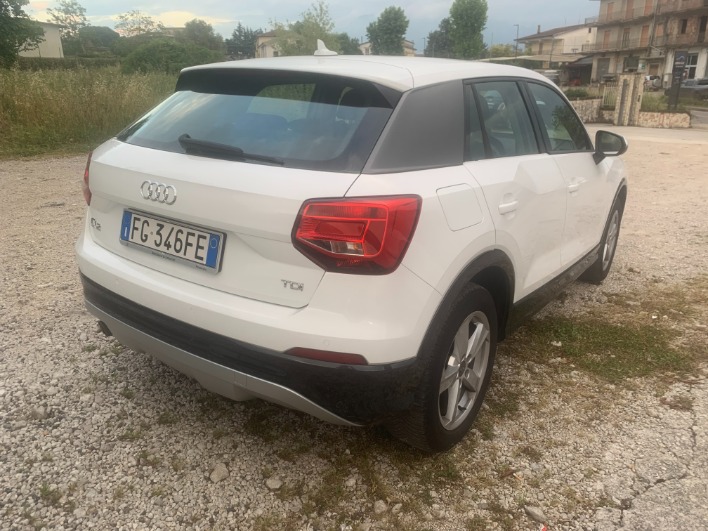 "disponibile" Audi Q2 1.6 TDi 116CV Business - immagine 2