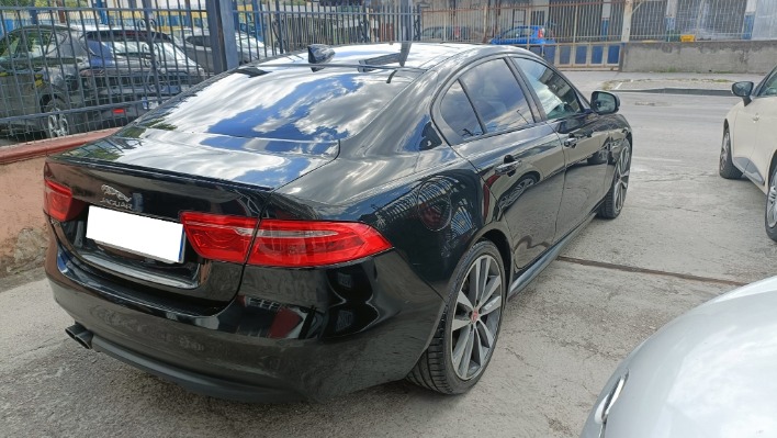 JAGUAR XE R SPORT 2.0 180CV - immagine 3