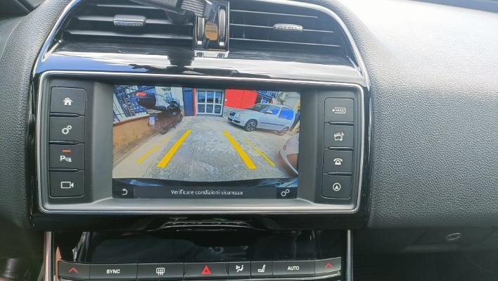 JAGUAR XE R SPORT 2.0 180CV - immagine 15