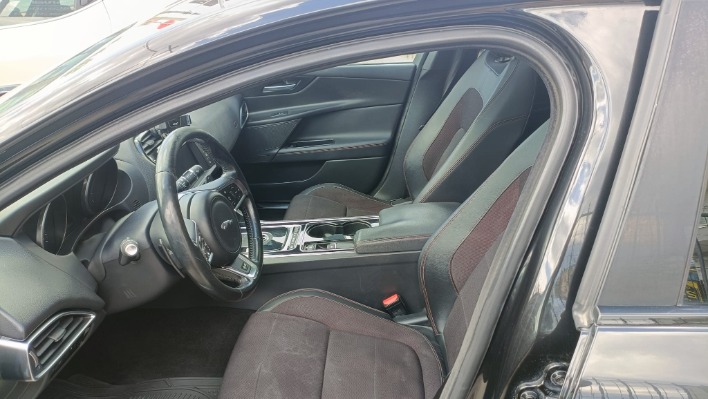 JAGUAR XE R SPORT 2.0 180CV - immagine 6