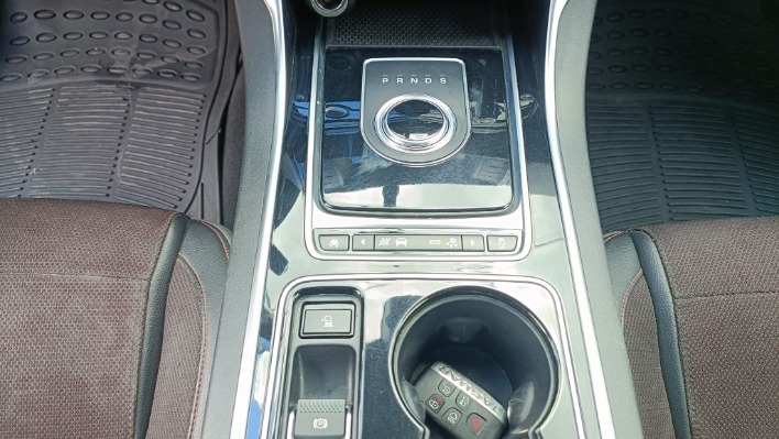 JAGUAR XE R SPORT 2.0 180CV - immagine 12