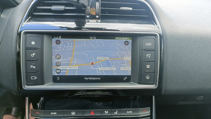 JAGUAR XE R SPORT 2.0 180CV - immagine 16