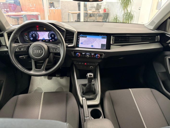 Audi A1 Sportback 30 1.0 tfsi Identity Black 110cv - immagine 6