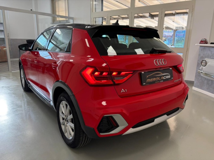 Audi A1 Sportback 30 1.0 tfsi Identity Black 110cv - immagine 8