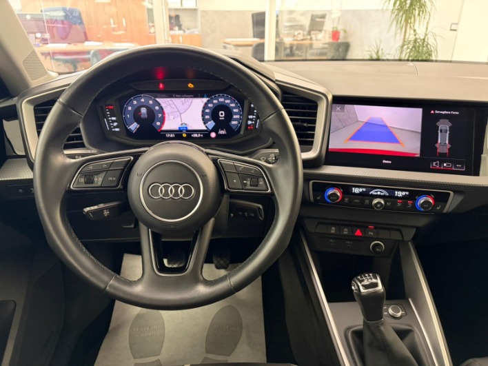 Audi A1 Sportback 30 1.0 tfsi Identity Black 110cv - immagine 12