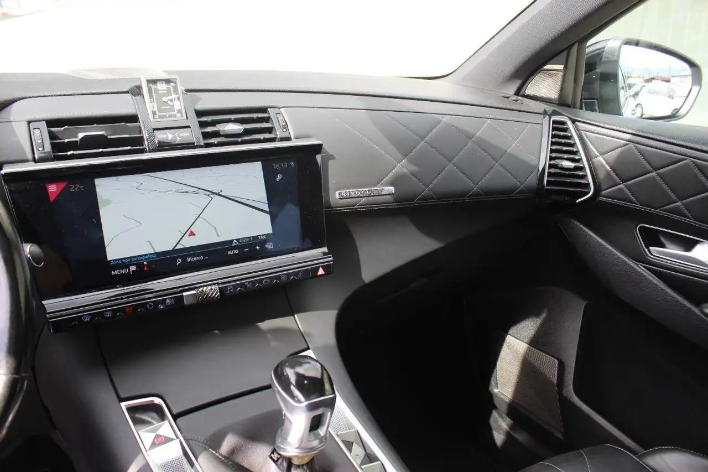 DS Automobiles DS 7 Crossback BHDi 130 Perform.L+ - immagine 3