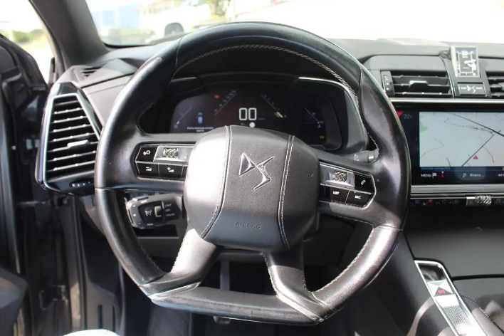 DS Automobiles DS 7 Crossback BHDi 130 Perform.L+ - immagine 4