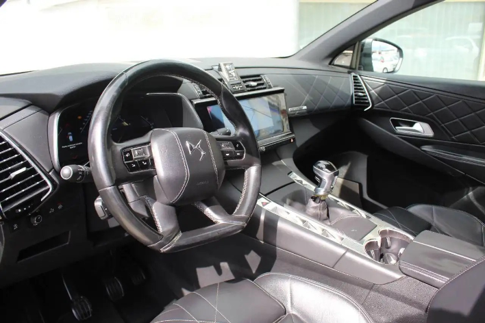 DS Automobiles DS 7 Crossback BHDi 130 Perform.L+ - immagine 5