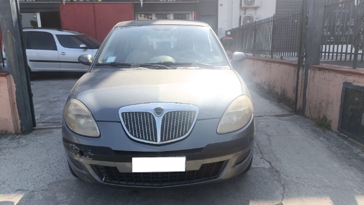 LANCIA YPSILON 1.3 MJT ARGENTO - immagine 1