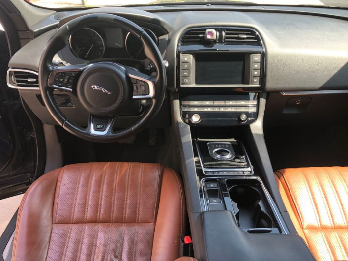 Jaguar F-Pace 2.0D 180CV AWD Aut. Portfolio 2017 - immagine 6