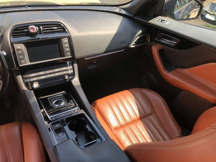 Jaguar F-Pace 2.0D 180CV AWD Aut. Portfolio 2017 - immagine 7