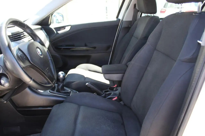 Alfa Romeo Giulietta 2.0 JTDm-2 170 CV Distinctive - immagine 8
