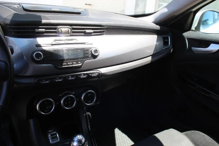 Alfa Romeo Giulietta 2.0 JTDm-2 170 CV Distinctive - immagine 6