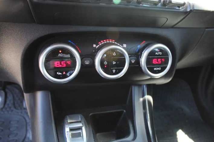 Alfa Romeo Giulietta 2.0 JTDm-2 170 CV Distinctive - immagine 3