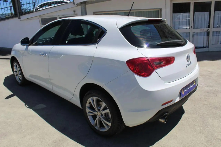Alfa Romeo Giulietta 2.0 JTDm-2 170 CV Distinctive - immagine 10