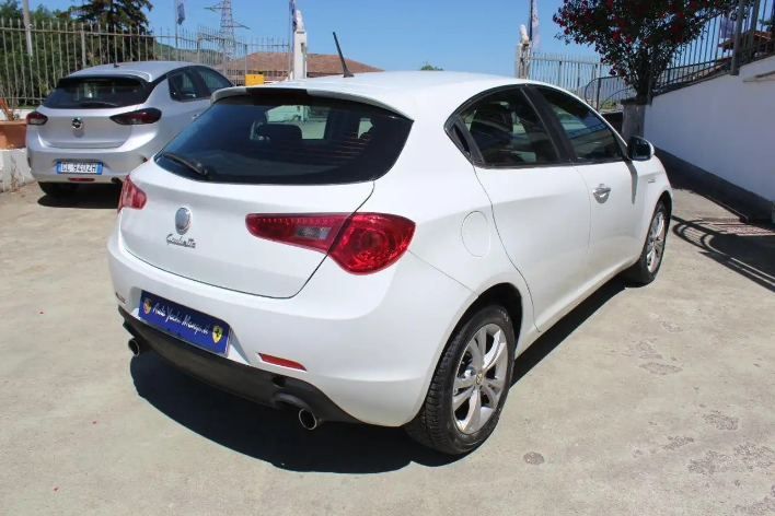 Alfa Romeo Giulietta 2.0 JTDm-2 170 CV Distinctive - immagine 12