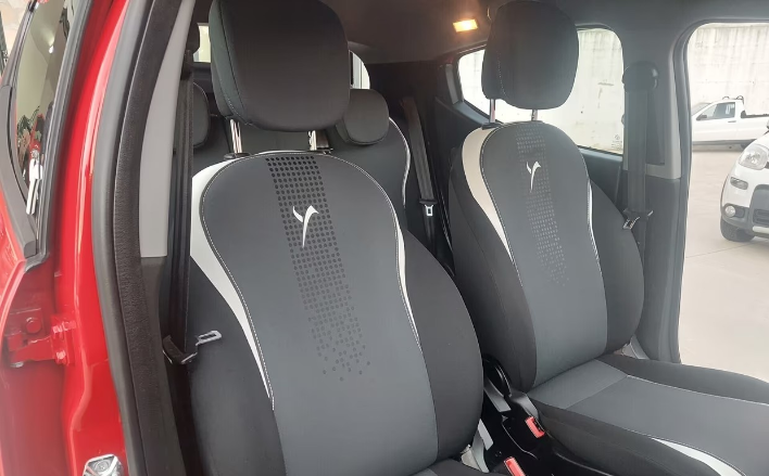 Lancia Ypsilon 1.3 MJT 16V 95 CV 5 porte 2015 - immagine 2