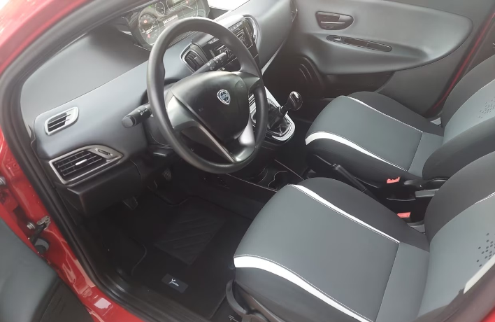 Lancia Ypsilon 1.3 MJT 16V 95 CV 5 porte 2015 - immagine 10