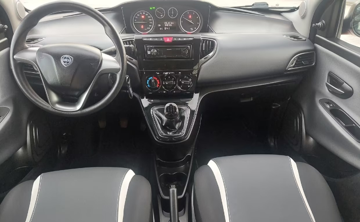 Lancia Ypsilon 1.3 MJT 16V 95 CV 5 porte 2015 - immagine 6