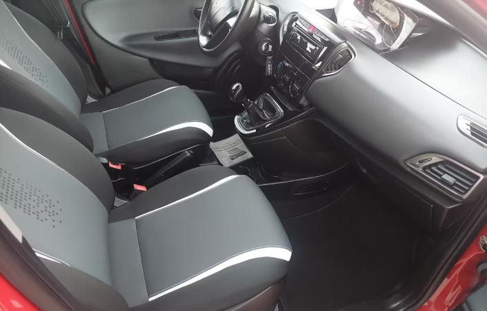 Lancia Ypsilon 1.3 MJT 16V 95 CV 5 porte 2015 - immagine 15