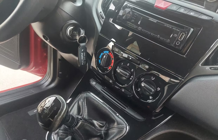 Lancia Ypsilon 1.3 MJT 16V 95 CV 5 porte 2015 - immagine 4