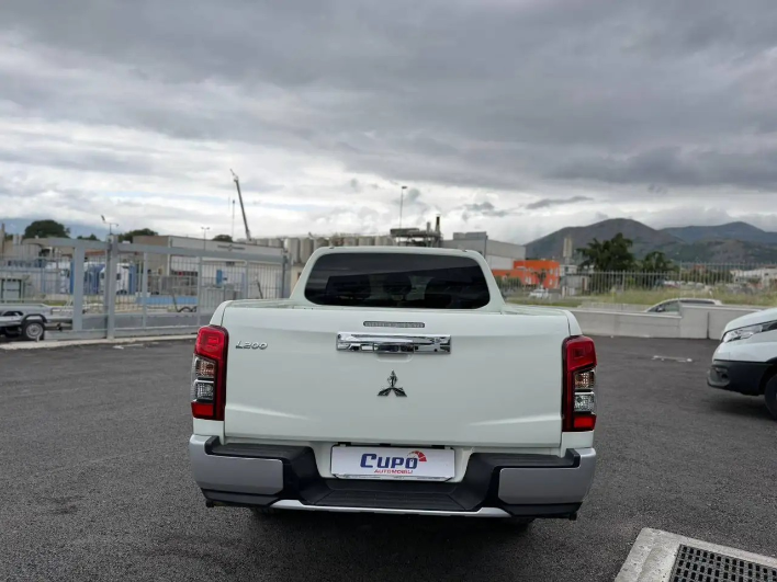 Mitsubishi L200 L200 doublecab 2.3d Intense Pack 1 I 4wd 150cv PREZZO - immagine 10