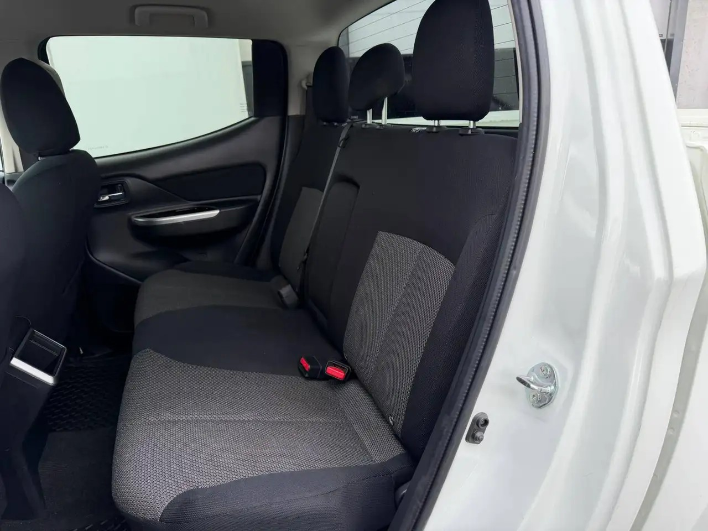 Mitsubishi L200 L200 doublecab 2.3d Intense Pack 1 I 4wd 150cv PREZZO - immagine 7