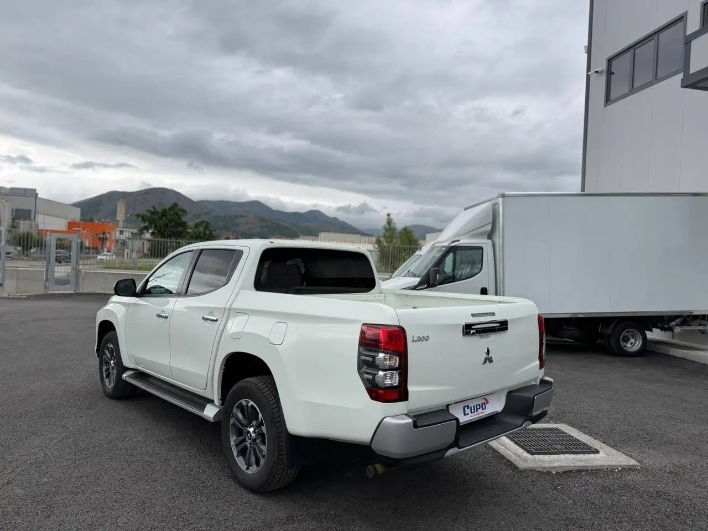 Mitsubishi L200 L200 doublecab 2.3d Intense Pack 1 I 4wd 150cv PREZZO - immagine 11
