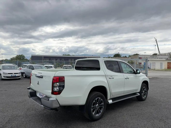 Mitsubishi L200 L200 doublecab 2.3d Intense Pack 1 I 4wd 150cv PREZZO - immagine 9