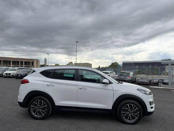 Hyundai TUCSON Tucson 1.6 crdi 48V Exellence 2wd 136cv my20 - immagine 8