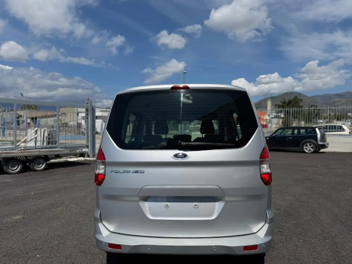 Ford Tourneo Courier 1.5 TDCi 75cv autocarro 5 posti - immagine 10