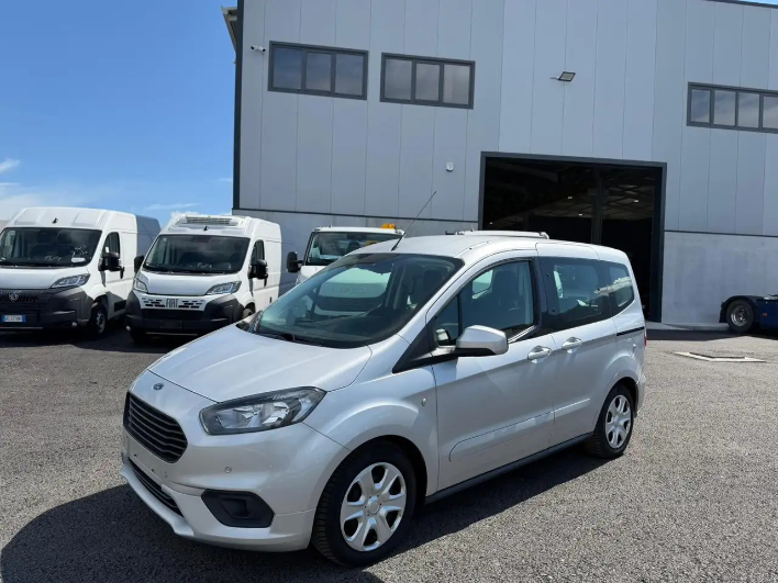 Ford Tourneo Courier 1.5 TDCi 75cv autocarro 5 posti - immagine 13