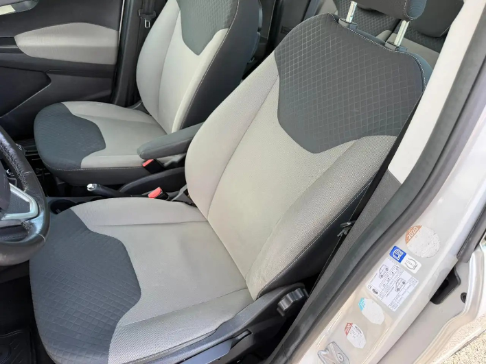 Ford Tourneo Courier 1.5 TDCi 75cv autocarro 5 posti - immagine 6