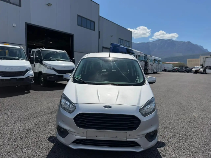 Ford Tourneo Courier 1.5 TDCi 75cv autocarro 5 posti - immagine 14