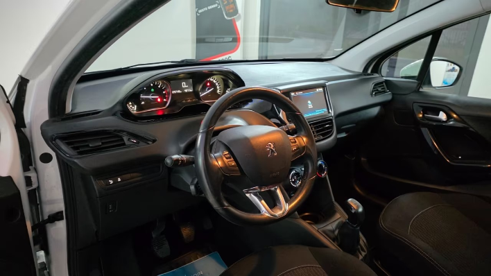 Peugeot 208 BlueHDi 75 5 porte Allure - immagine 5