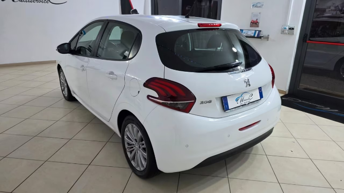 Peugeot 208 BlueHDi 75 5 porte Allure - immagine 14
