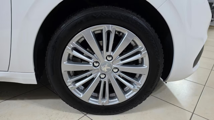 Peugeot 208 BlueHDi 75 5 porte Allure - immagine 11