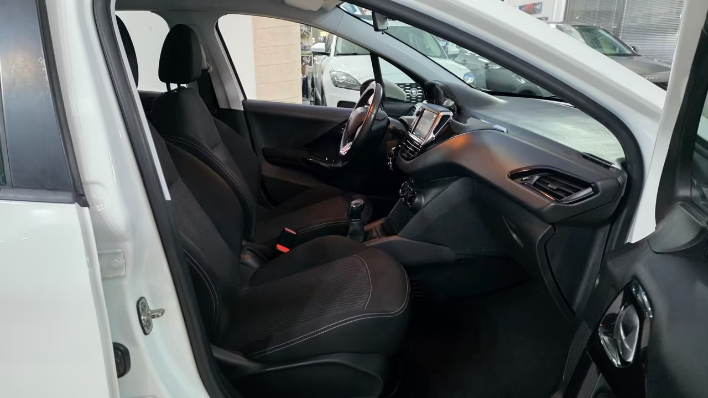 Peugeot 208 BlueHDi 75 5 porte Allure - immagine 1