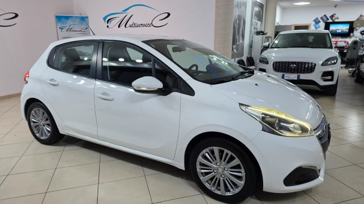 Peugeot 208 BlueHDi 75 5 porte Allure - immagine 15