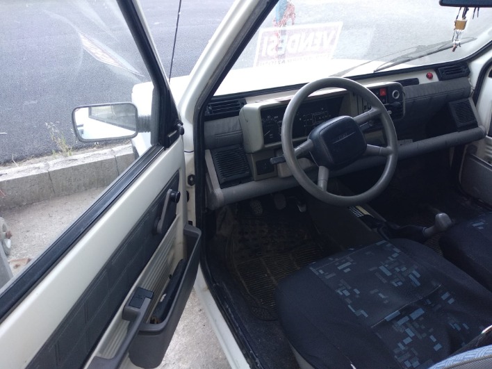 FIAT  PANDA   BENZINA   ANNO   2001   UNICO PROPRIETARIO  Immatricolata 29 settembre 2001 stereo con retrocamera. 1.100 multipoint 5 cerchi in lega vernice tutta originale tranne cofano ant.prezzo euro 2.200 - immagine 3