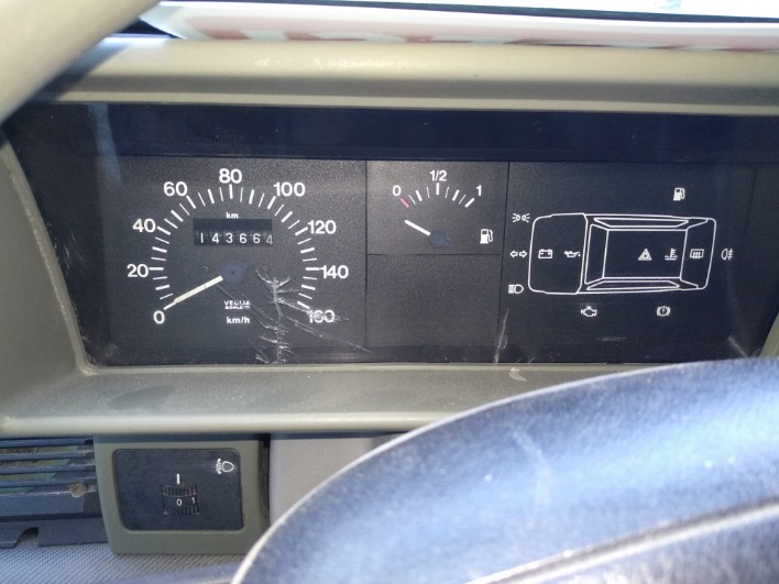 FIAT  PANDA   BENZINA   ANNO   2001   UNICO PROPRIETARIO  Immatricolata 29 settembre 2001 stereo con retrocamera. 1.100 multipoint 5 cerchi in lega vernice tutta originale tranne cofano ant.prezzo euro 2.200 - immagine 4
