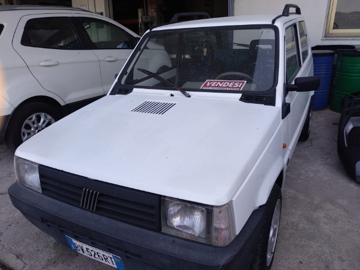FIAT  PANDA   BENZINA   ANNO   2001   UNICO PROPRIETARIO  Immatricolata 29 settembre 2001 stereo con retrocamera. 1.100 multipoint 5 cerchi in lega vernice tutta originale tranne cofano ant.prezzo euro 2.200 - immagine 2