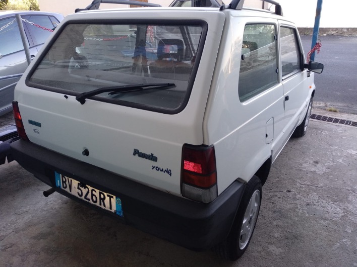 FIAT  PANDA   BENZINA   ANNO   2001   UNICO PROPRIETARIO  Immatricolata 29 settembre 2001 stereo con retrocamera. 1.100 multipoint 5 cerchi in lega vernice tutta originale tranne cofano ant.prezzo euro 2.200 - immagine 1