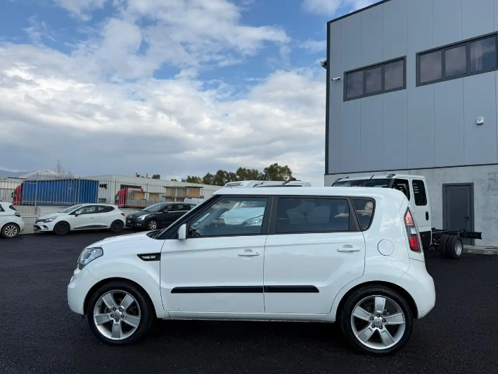 Kia Soul Soul 1.6 crdi 16v vgt Cool - immagine 12