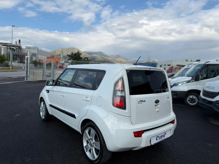 Kia Soul Soul 1.6 crdi 16v vgt Cool - immagine 11