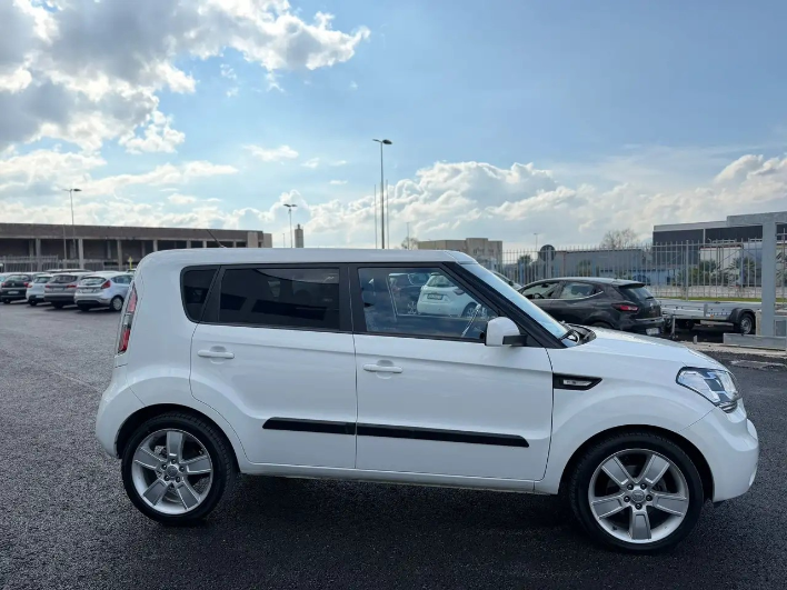 Kia Soul Soul 1.6 crdi 16v vgt Cool - immagine 8