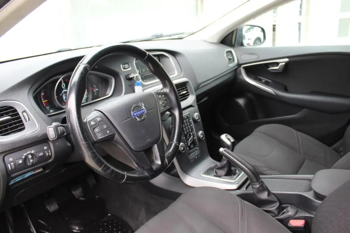 Volvo V40 D2 R-design Kinetic - immagine 4