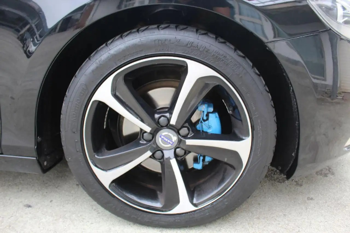 Volvo V40 D2 R-design Kinetic - immagine 10