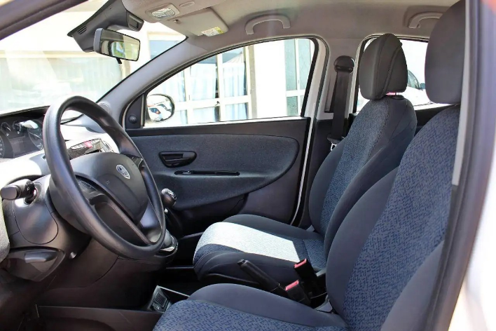 Lancia Ypsilon 1.0 FireFly 5p.S&S Hybrid Silver - immagine 6
