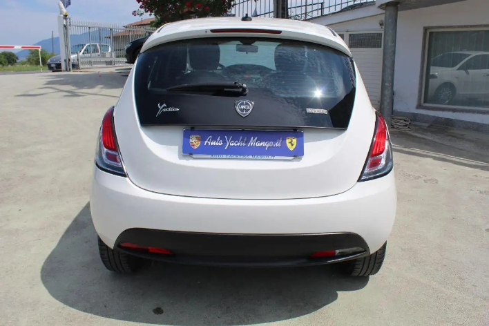 Lancia Ypsilon 1.0 FireFly 5p.S&S Hybrid Silver - immagine 9